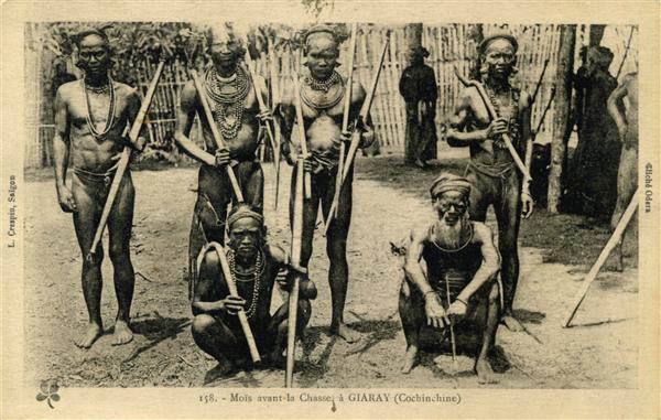 158. -Moïs avant la chasse à GIARAY (Cochinchine)

L. Crespin Saïgon (logo trèfle à 4 feuilles, ve