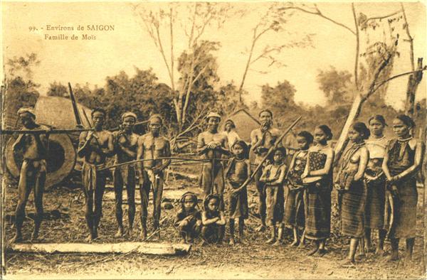 99. - Environs de SAIGON. - Famille de Moïs

L. Crespin ?