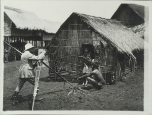 Couple posant devant un photographe officiel - René Têtard, vers 1919